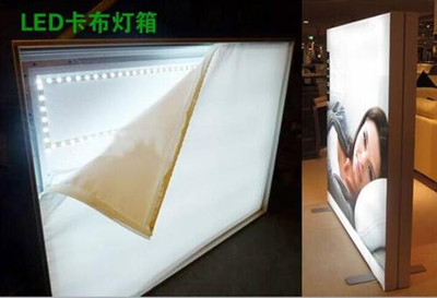 四川好色先生TV版广告单色彩如何起到暗示作用